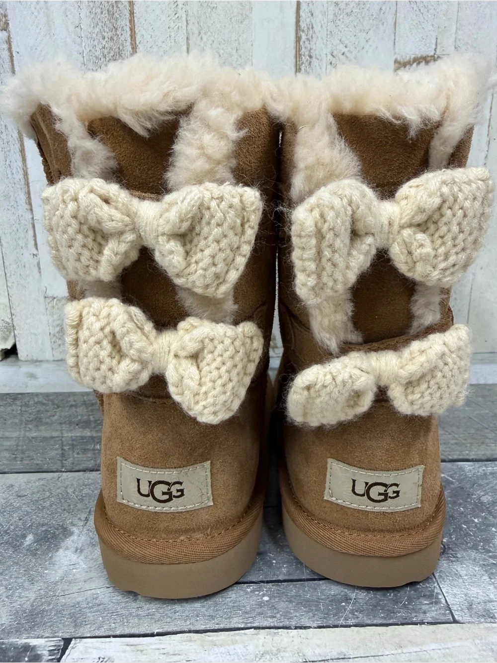UGG BAILEY KNIT BOW CHESTNUT BOOTS - YOUTH Size 4